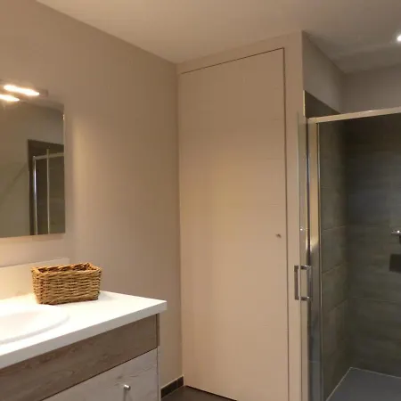 Сasa de vacaciones Rénové En Milieu Rural, Ambiance Contemporaine - Fr-1-489-79 Chapeau